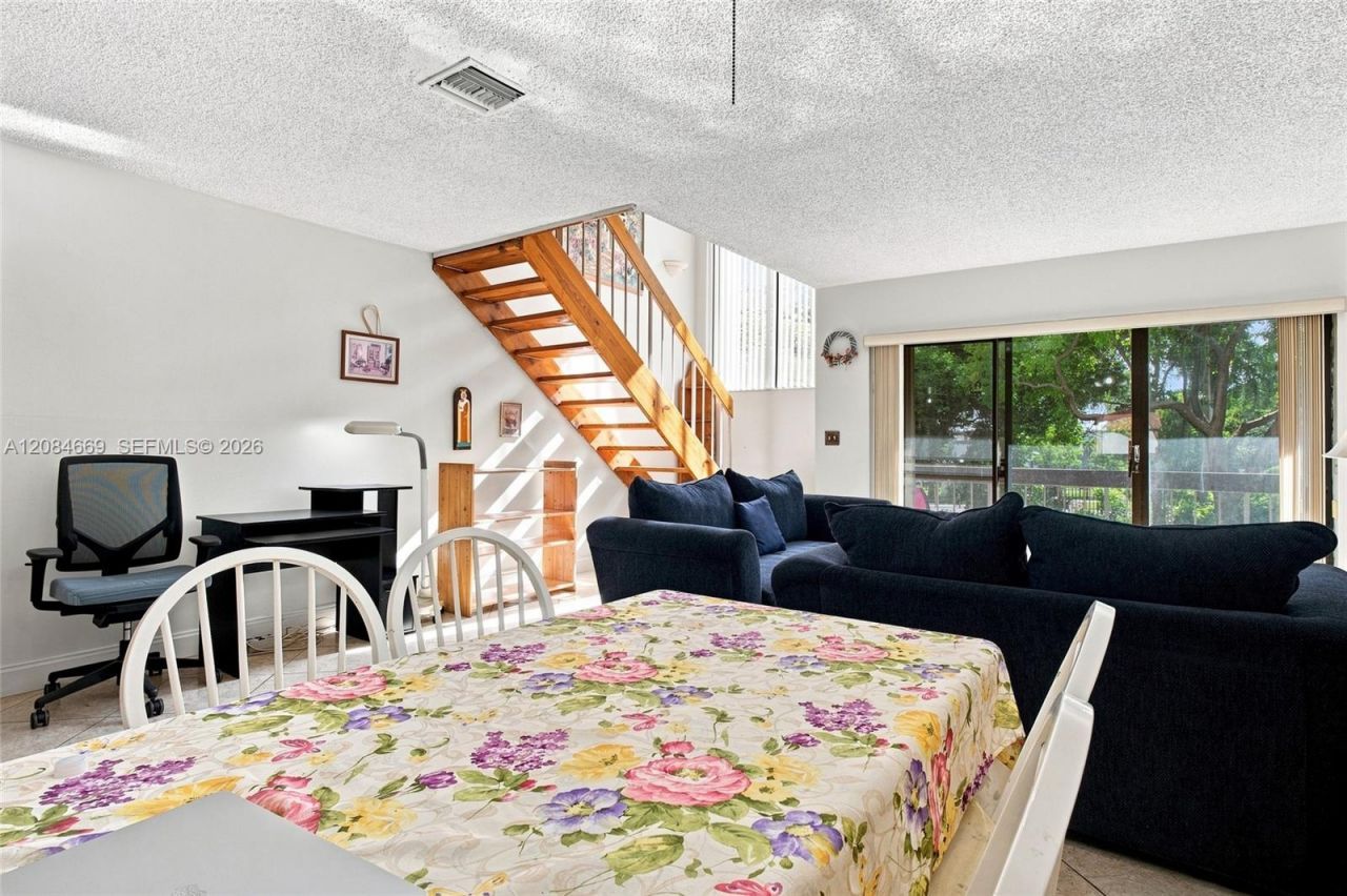 9905 NW 9th St Cir, Unit 12-21, Miami, FL 33172 Photo