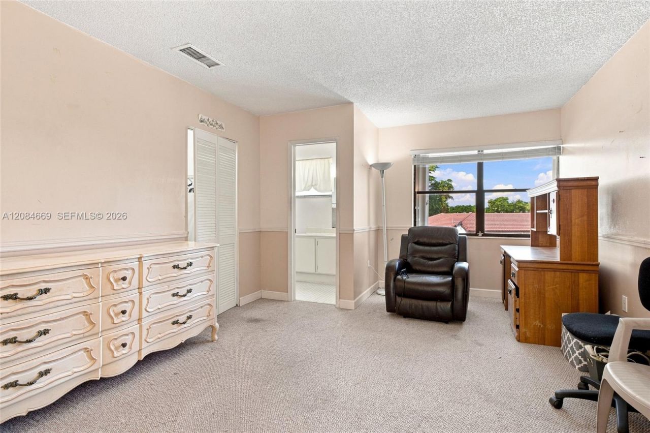 9905 NW 9th St Cir, Unit 12-21, Miami, FL 33172 Photo