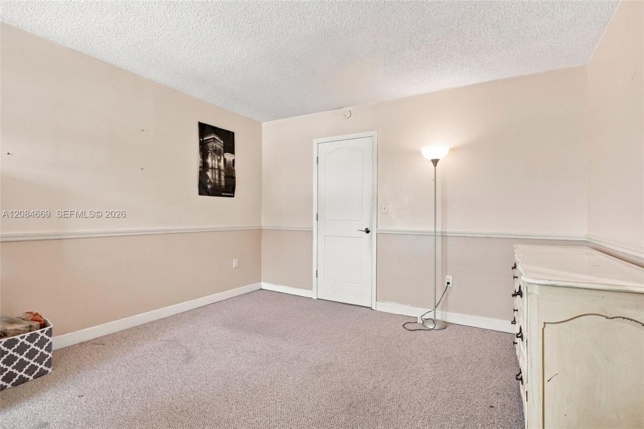 9905 NW 9th St Cir, Unit 12-21, Miami, FL 33172 Photo