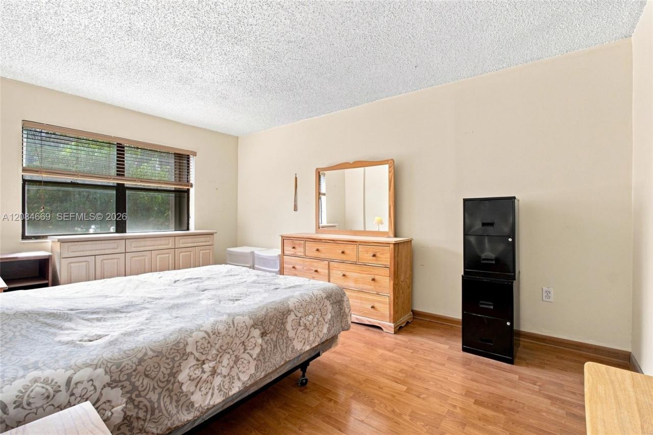 9905 NW 9th St Cir, Unit 12-21, Miami, FL 33172 Photo