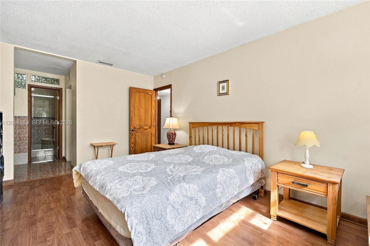 9905 NW 9th St Cir, Unit 12-21, Miami, FL 33172 Photo