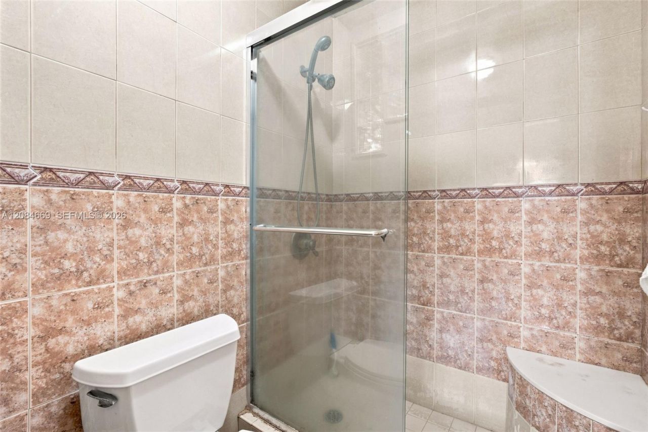 9905 NW 9th St Cir, Unit 12-21, Miami, FL 33172 Photo