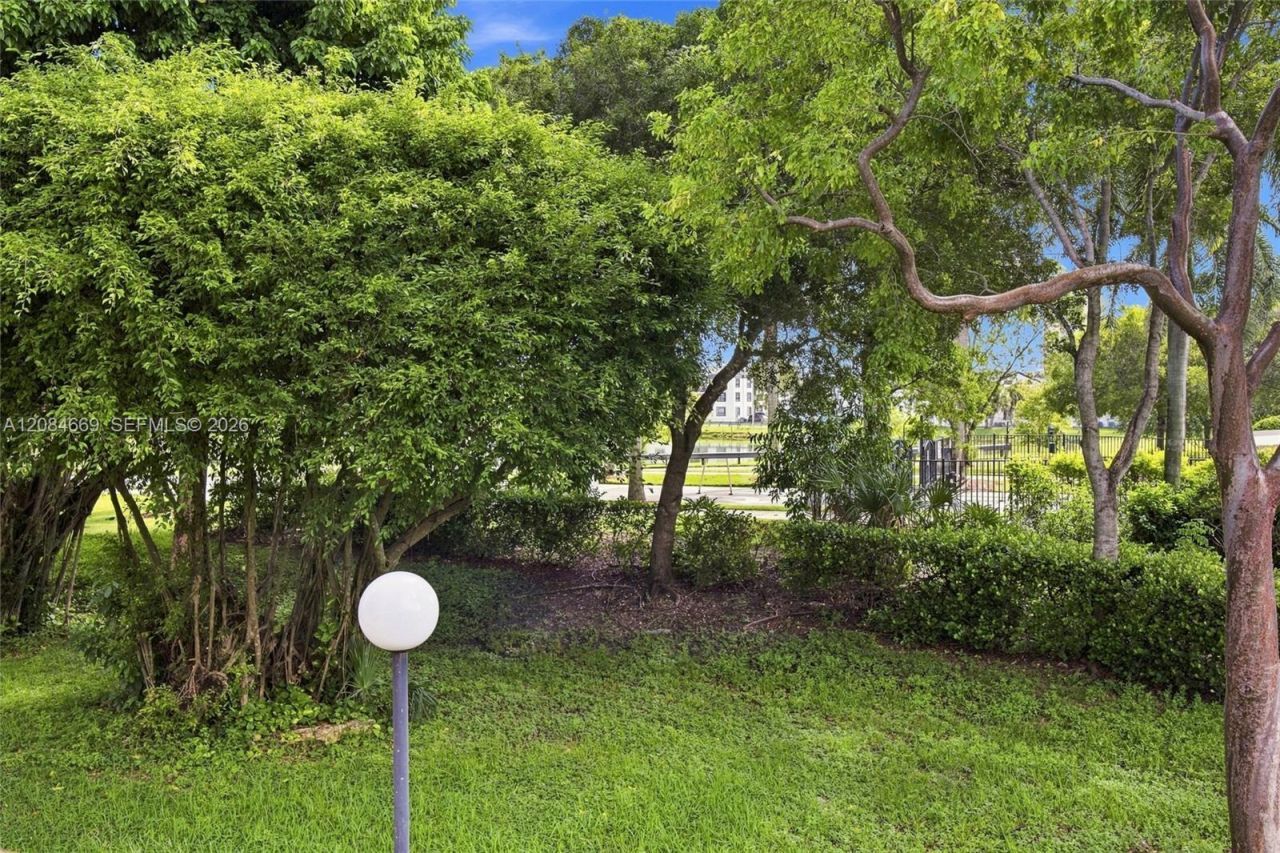 9905 NW 9th St Cir, Unit 12-21, Miami, FL 33172 Photo
