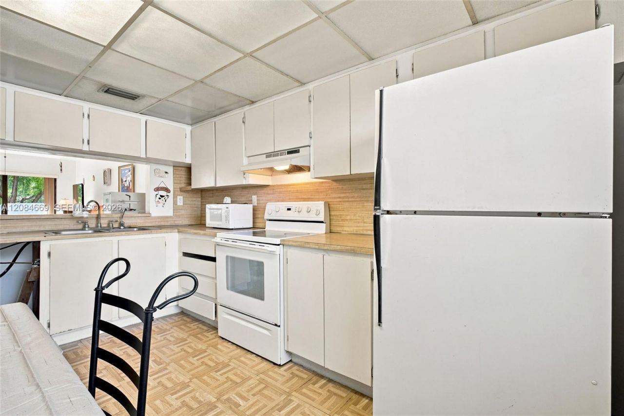 9905 NW 9th St Cir, Unit 12-21, Miami, FL 33172 Photo