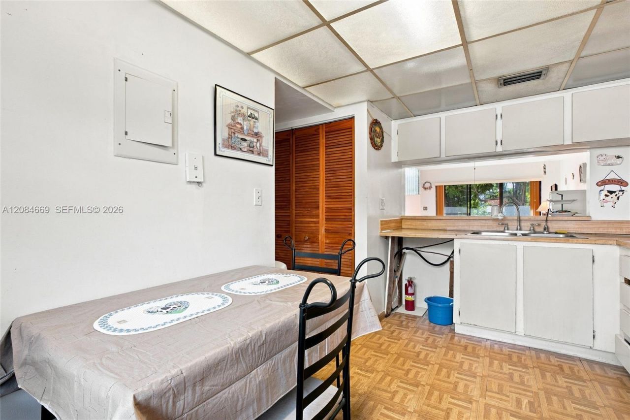 9905 NW 9th St Cir, Unit 12-21, Miami, FL 33172 Photo