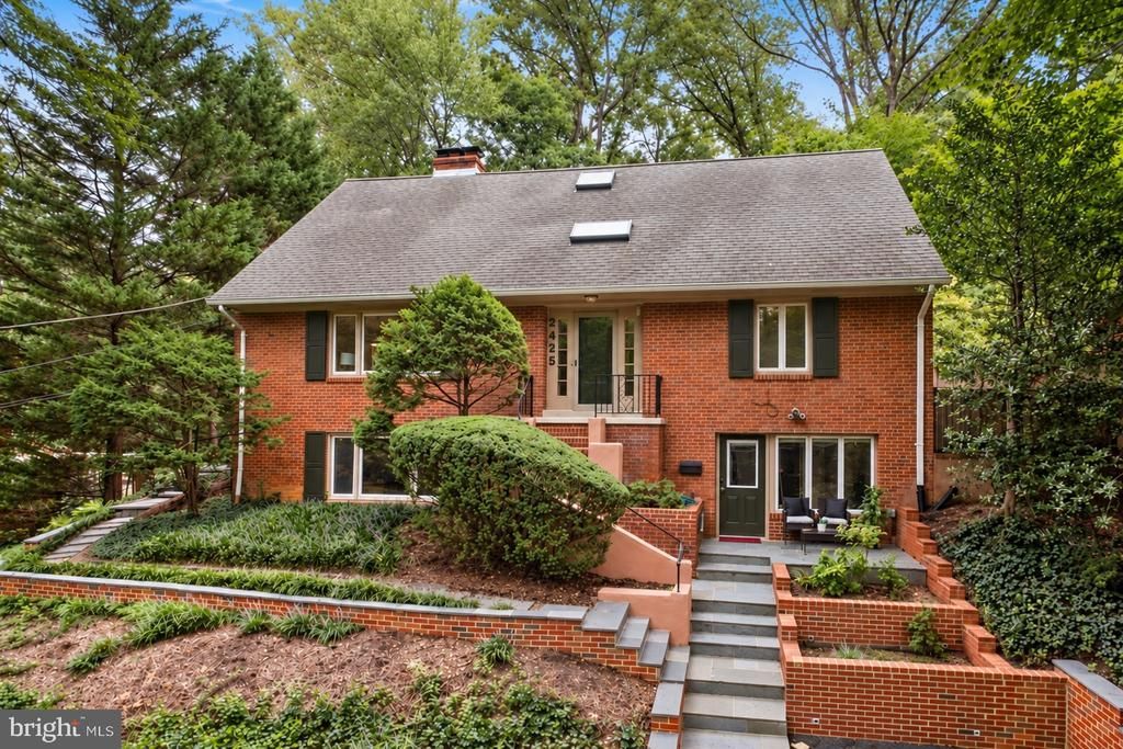 2425 N Taylor Street, Arlington, VA 22207 Main Photo