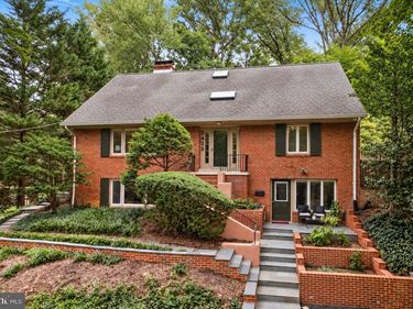 2425 N TAYLOR STREET, ARLINGTON, VA 22207