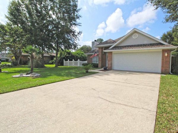 22 Arapaho Dr, Pensacola, FL 32507