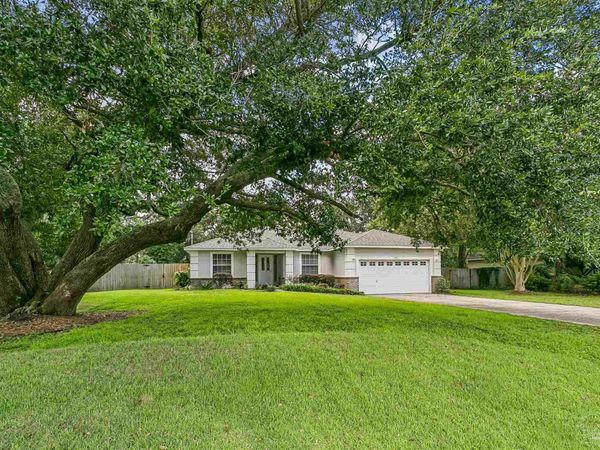 1927 Sparrow Ln, Navarre, FL 32566