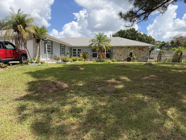 1325 SE Laconia Lane, Port St. Lucie, FL 34983