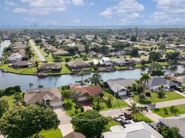 519 SE 20TH COURT , CAPE CORAL, FL 33990
