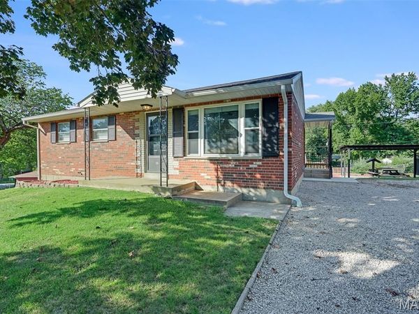 135 Appletree Lane, Glen Carbon, IL 62034