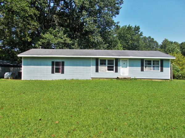 1955 Roundhouse Rd , Hollow Rock, TN 38342