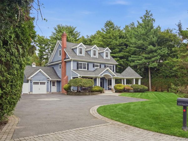65 E Rogues Path , Huntington, NY 11746