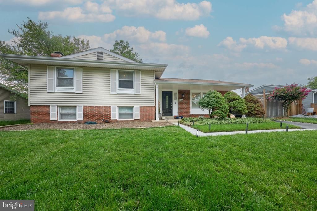 909 N Vernon Street, Sterling, VA 20164 Main Photo