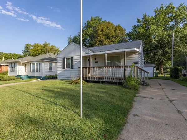 1406 25th Avenue , Clinton, IA 52732