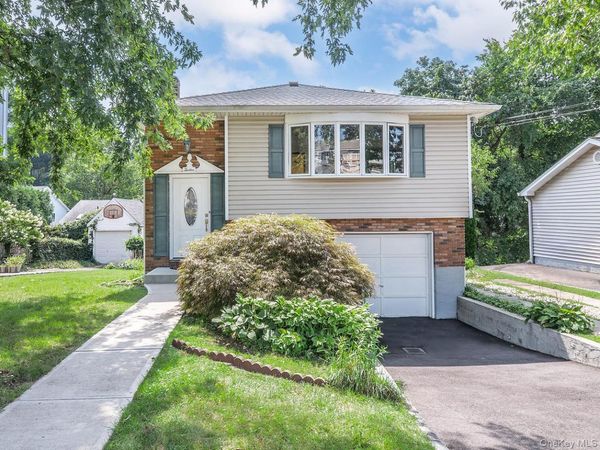12 3rd Avenue , Port Washington, NY 11050