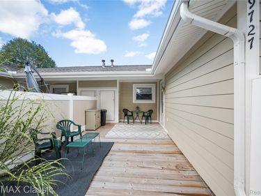 39727 Village Wood Lane , Novi, Mi 48375