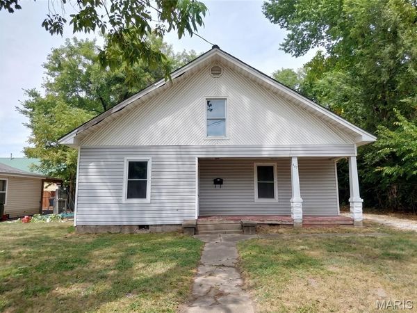 407 E Hickory Street , Nevada, MO 64772