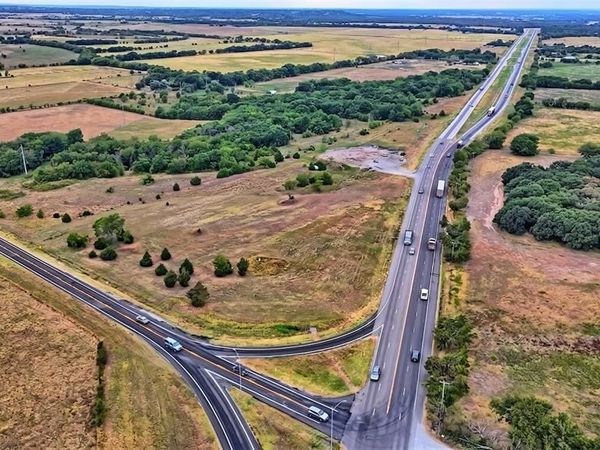 907 US-82 Highway , Saint Jo, TX 76265