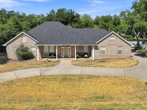 9014 Woodlawn Drive, Granbury, TX 76049