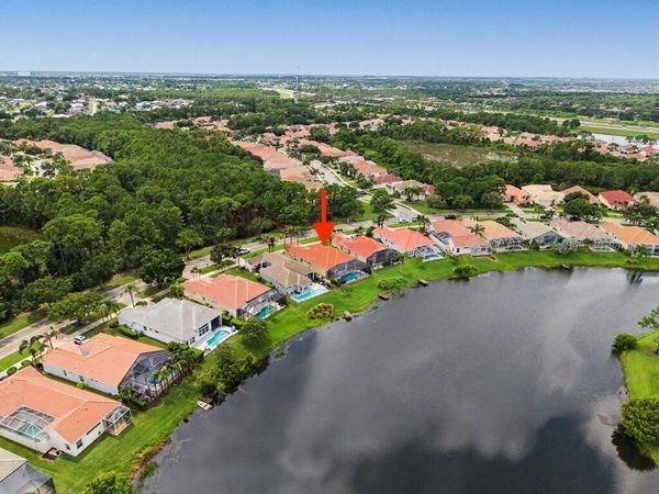688 SW Lake Charles Circle, Port St. Lucie, FL 34986