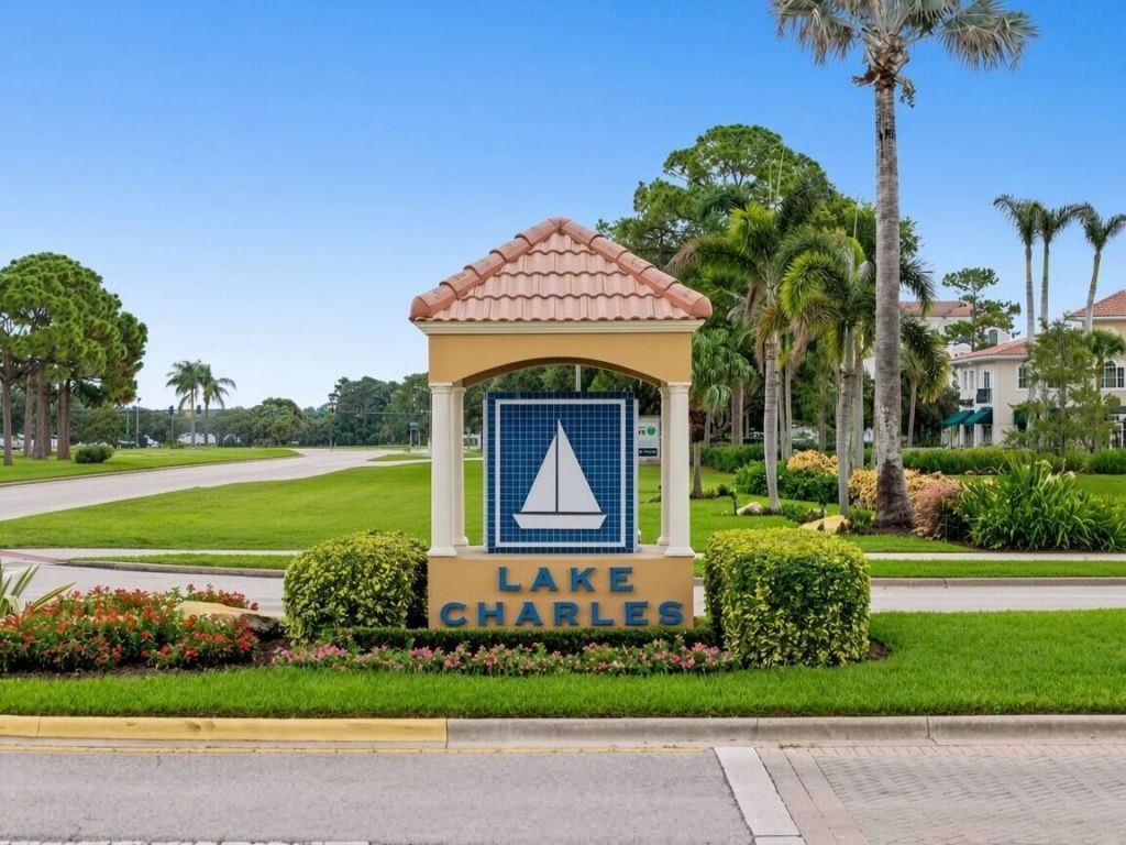 688 SW Lake Charles Circle, Port Saint Lucie, FL 34986 Photo