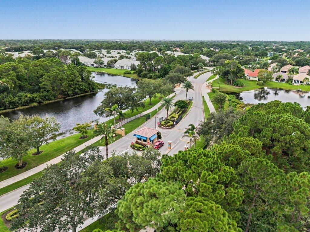 688 SW Lake Charles Circle, Port Saint Lucie, FL 34986 Photo