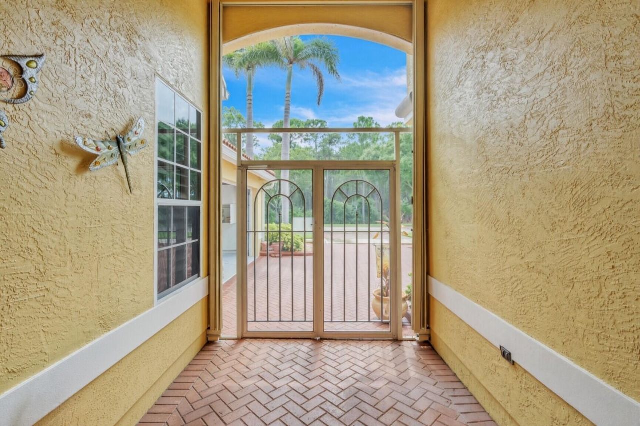 688 SW Lake Charles Circle, Port Saint Lucie, FL 34986 Photo