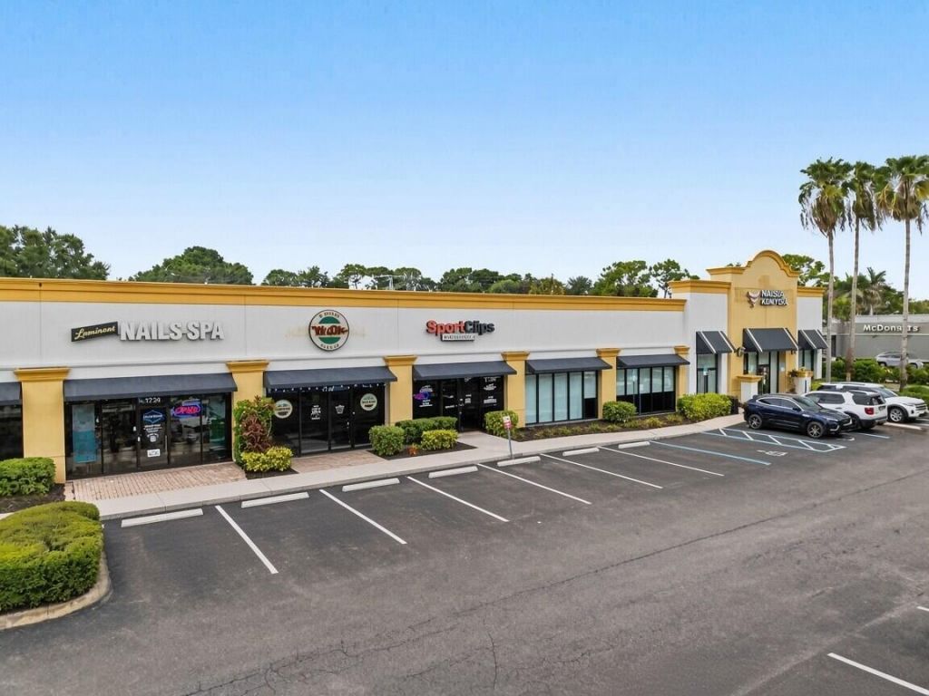 688 SW Lake Charles Circle, Port Saint Lucie, FL 34986 Photo
