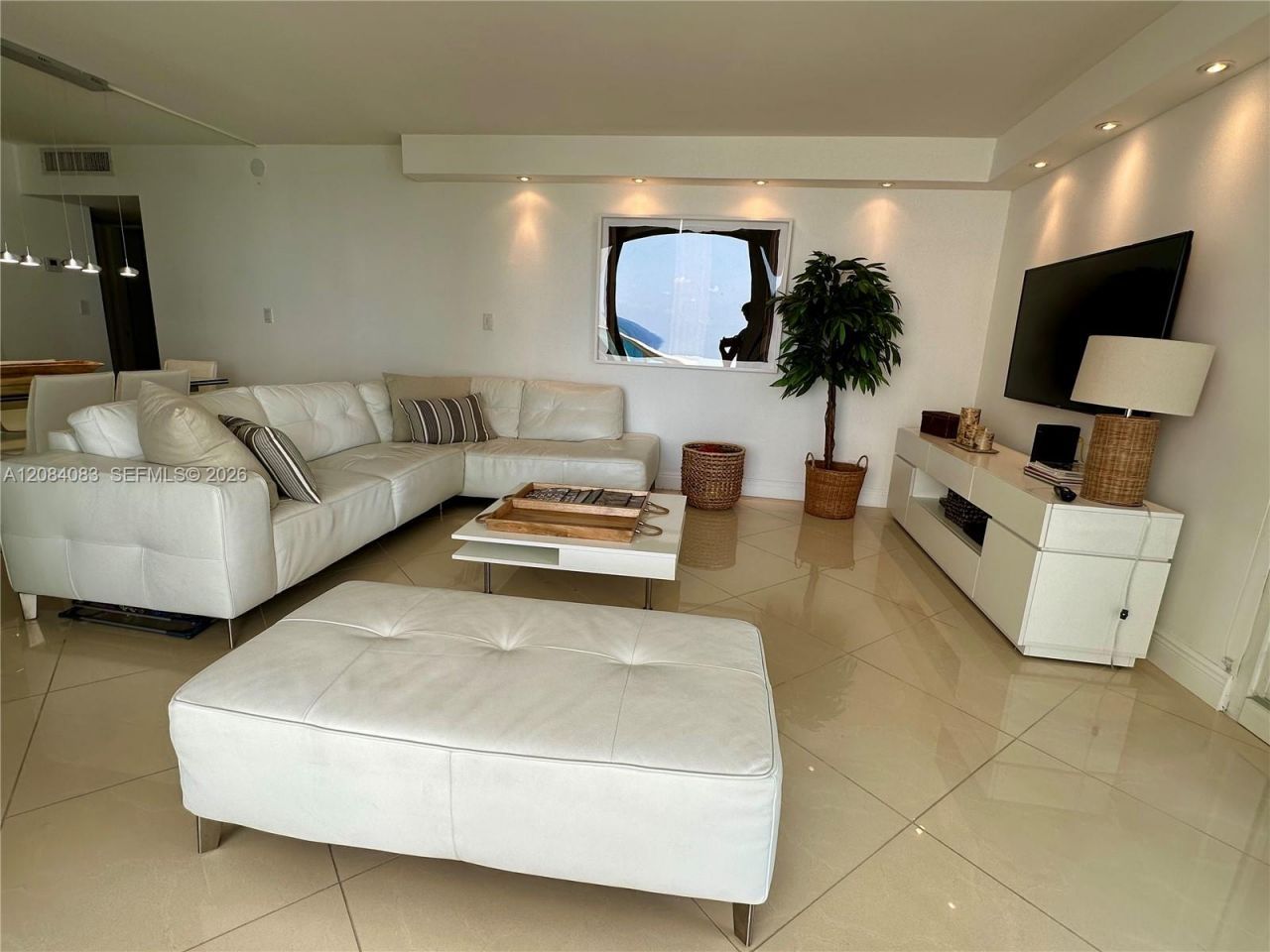 100 Bayview Dr, Unit 1405, Sunny Isles Beach, FL 33160 Photo