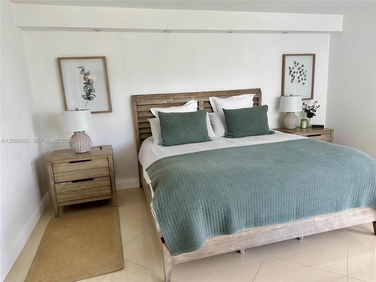 100 Bayview Dr, Unit 1405, Sunny Isles Beach, FL 33160 Photo