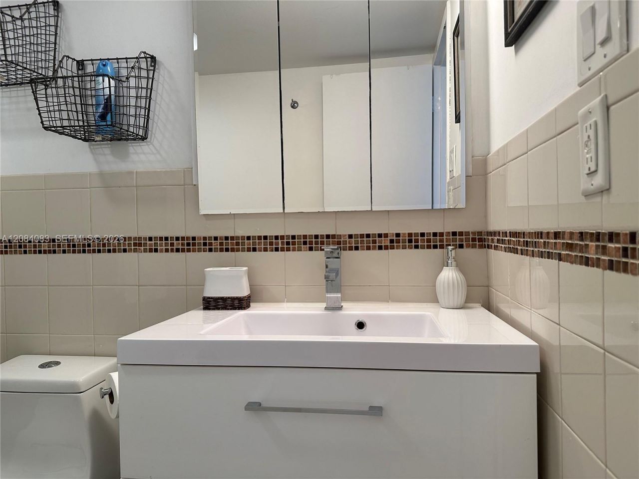 100 Bayview Dr, Unit 1405, Sunny Isles Beach, FL 33160 Photo