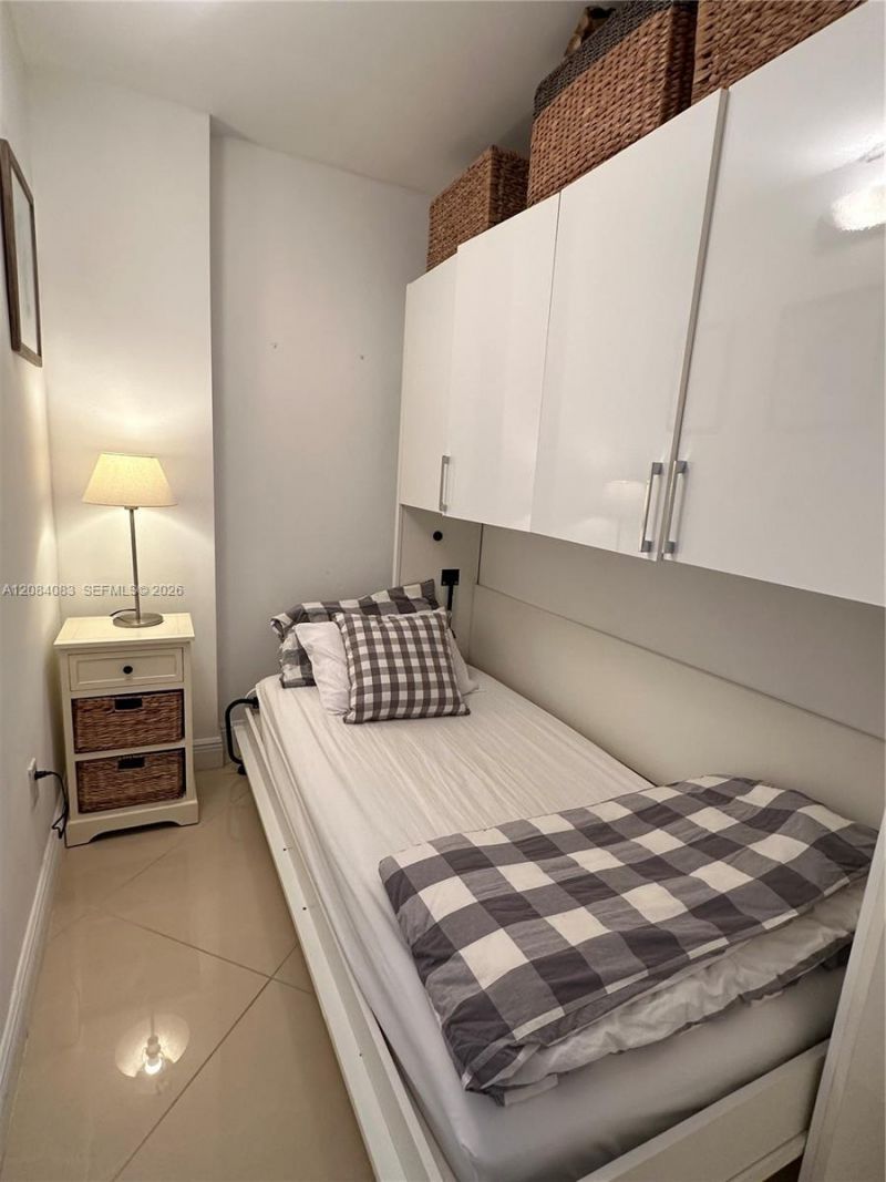 100 Bayview Dr, Unit 1405, Sunny Isles Beach, FL 33160 Photo