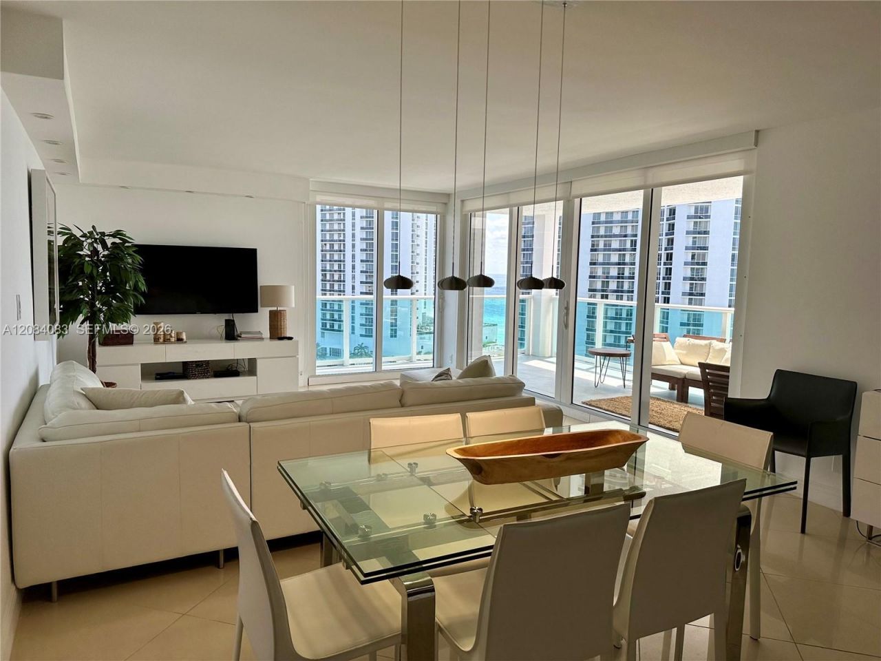 100 Bayview Dr, Unit 1405, Sunny Isles Beach, FL 33160 Photo
