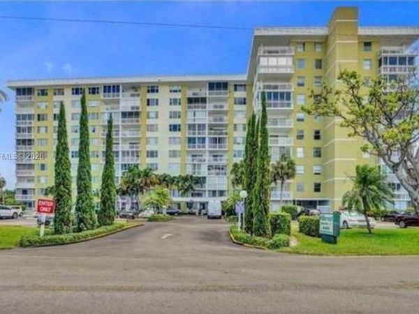4400 Hillcrest Dr , Unit 300-B, Hollywood, FL 33021