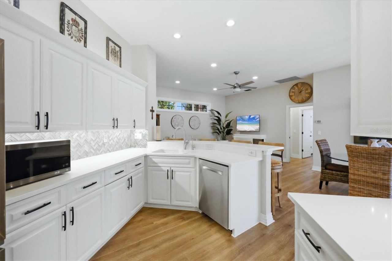 8708 Woodbriar Drive, Sarasota, FL 34238 Photo