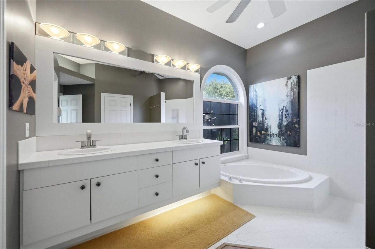 8708 Woodbriar Drive, Sarasota, FL 34238 Photo