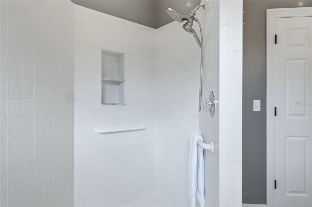8708 Woodbriar Drive, Sarasota, FL 34238 Photo