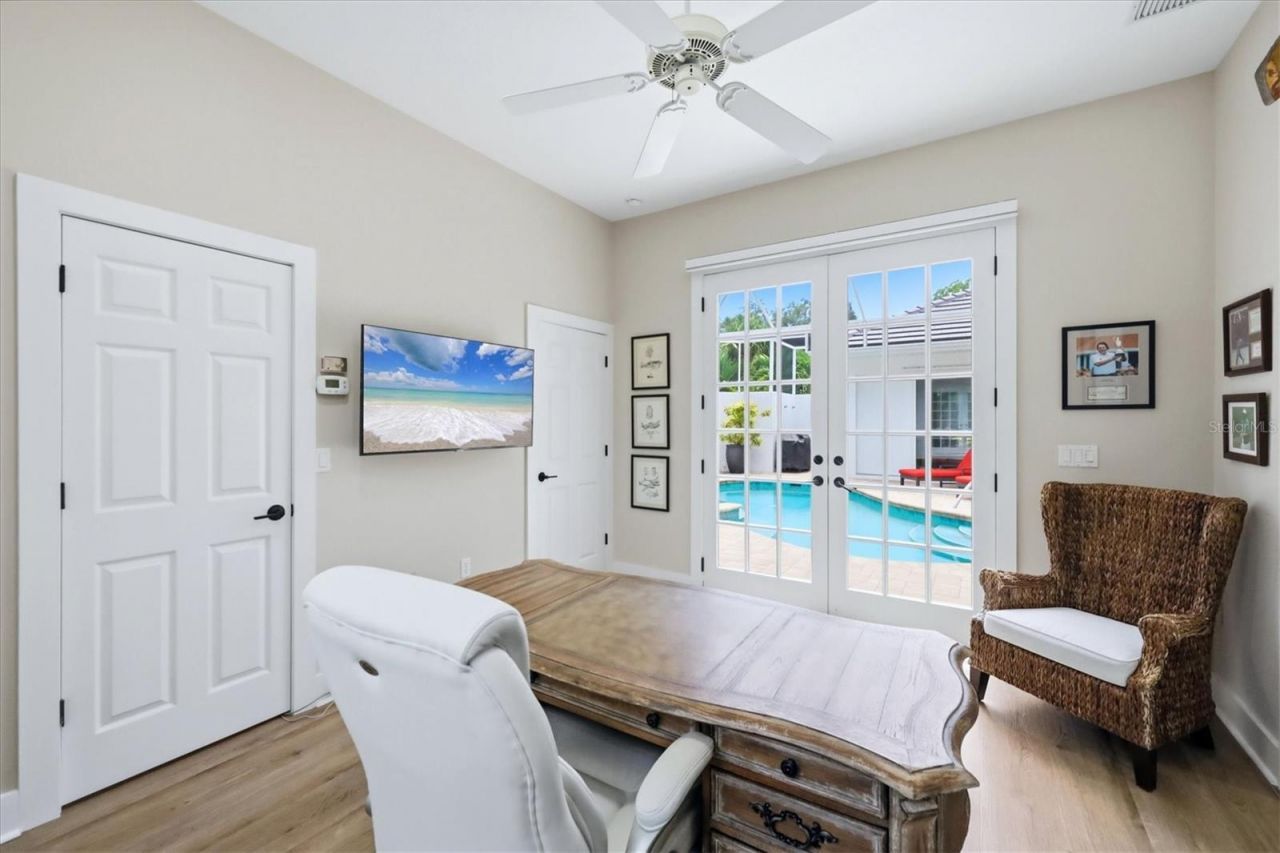 8708 Woodbriar Drive, Sarasota, FL 34238 Photo
