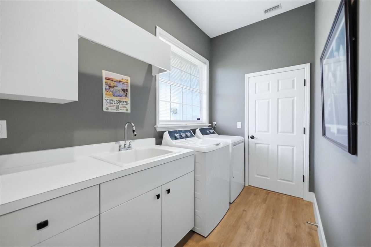 8708 Woodbriar Drive, Sarasota, FL 34238 Photo