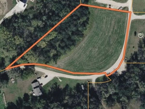 1662 Chief Lane, New Albin, IA 52160