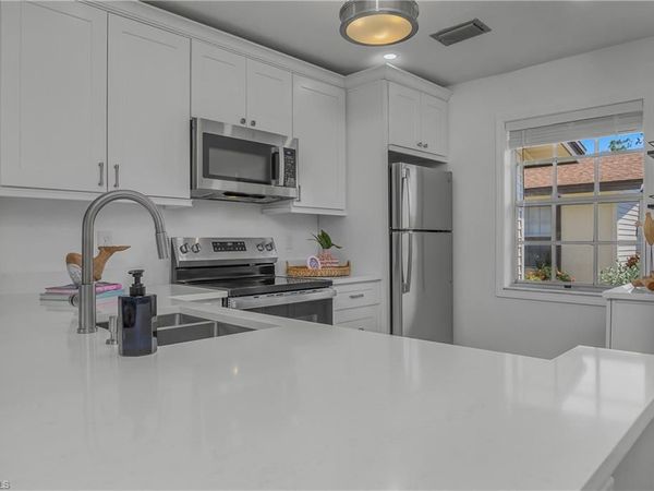 1071 Pine Isle LN , Unit 1071, NAPLES, FL 34112