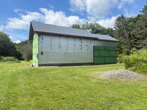 595 N Quaker Lane, Hyde Park, NY 12538