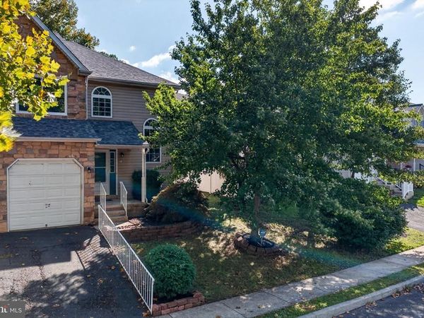 210 SHIRLEY LANE , PENNSBURG, PA 18073