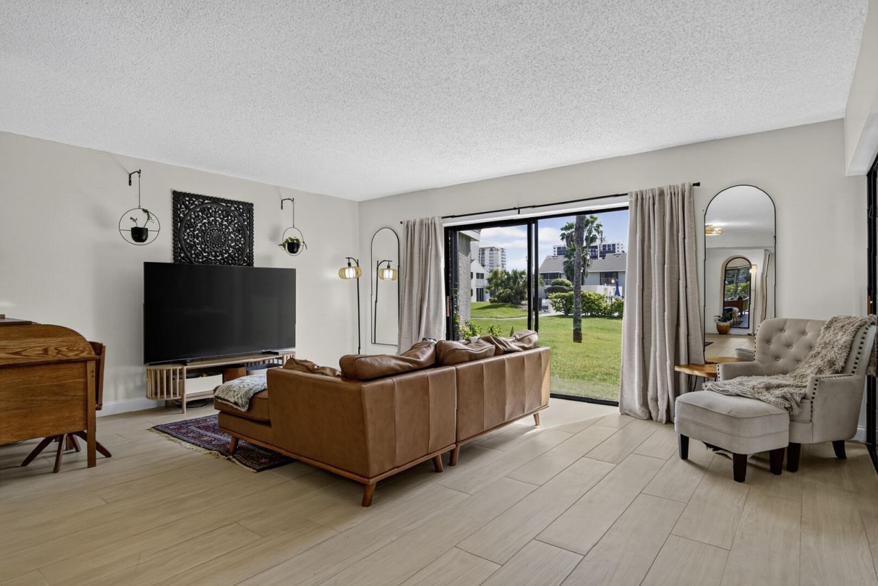 3212 S Lakeview Circle, Unit 10104, Fort Pierce, FL 34949 Photo