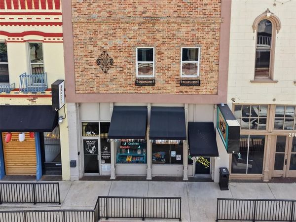 206 E Chambers Street, Cleburne, TX 76031