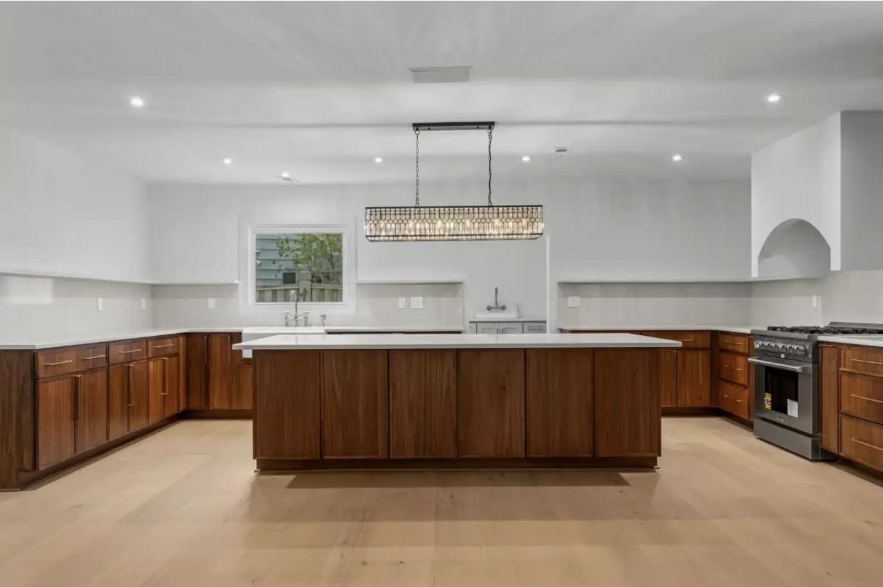 5703 Pickens Ave. Photo 4
