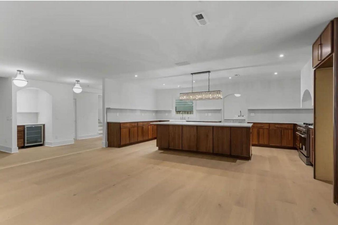 5703 Pickens Ave. Photo 5