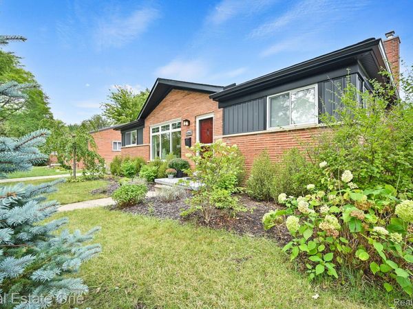 16996 Elizabeth Street, Beverly Hills Village, Mi 48025